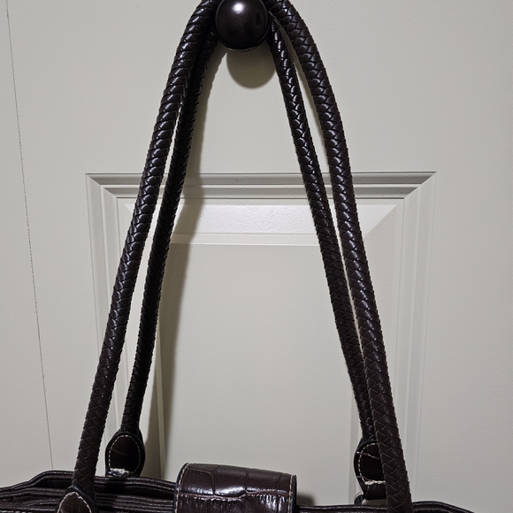 Brighton Brown Shoulder Bag with Elegant Design - Picture 7 of 8